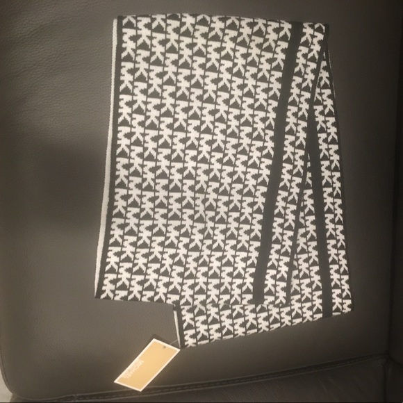 MICHAEL KORS INFINITY SCARF - Picture 5 of 7